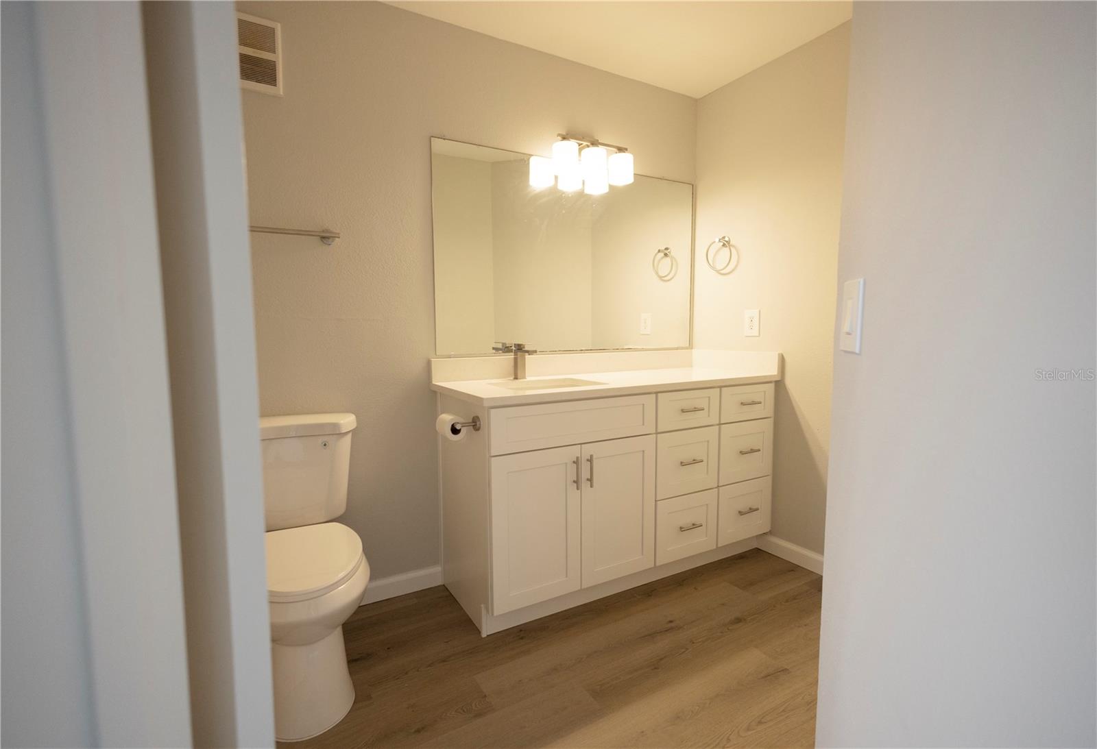 Image 26 of 36 For 4704 Walden Circle 21