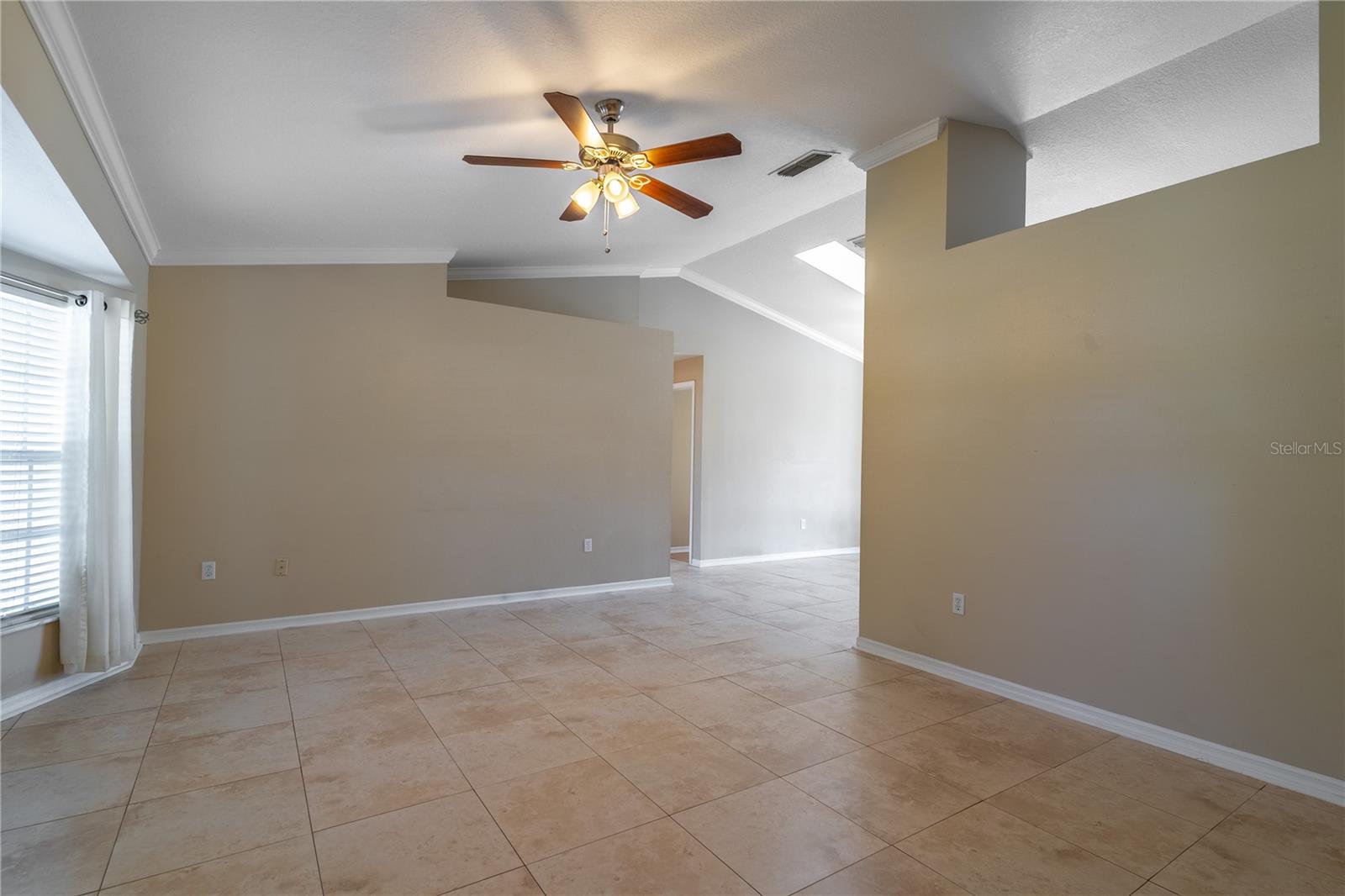 Image 4 of 29 For 554 Appleton Place