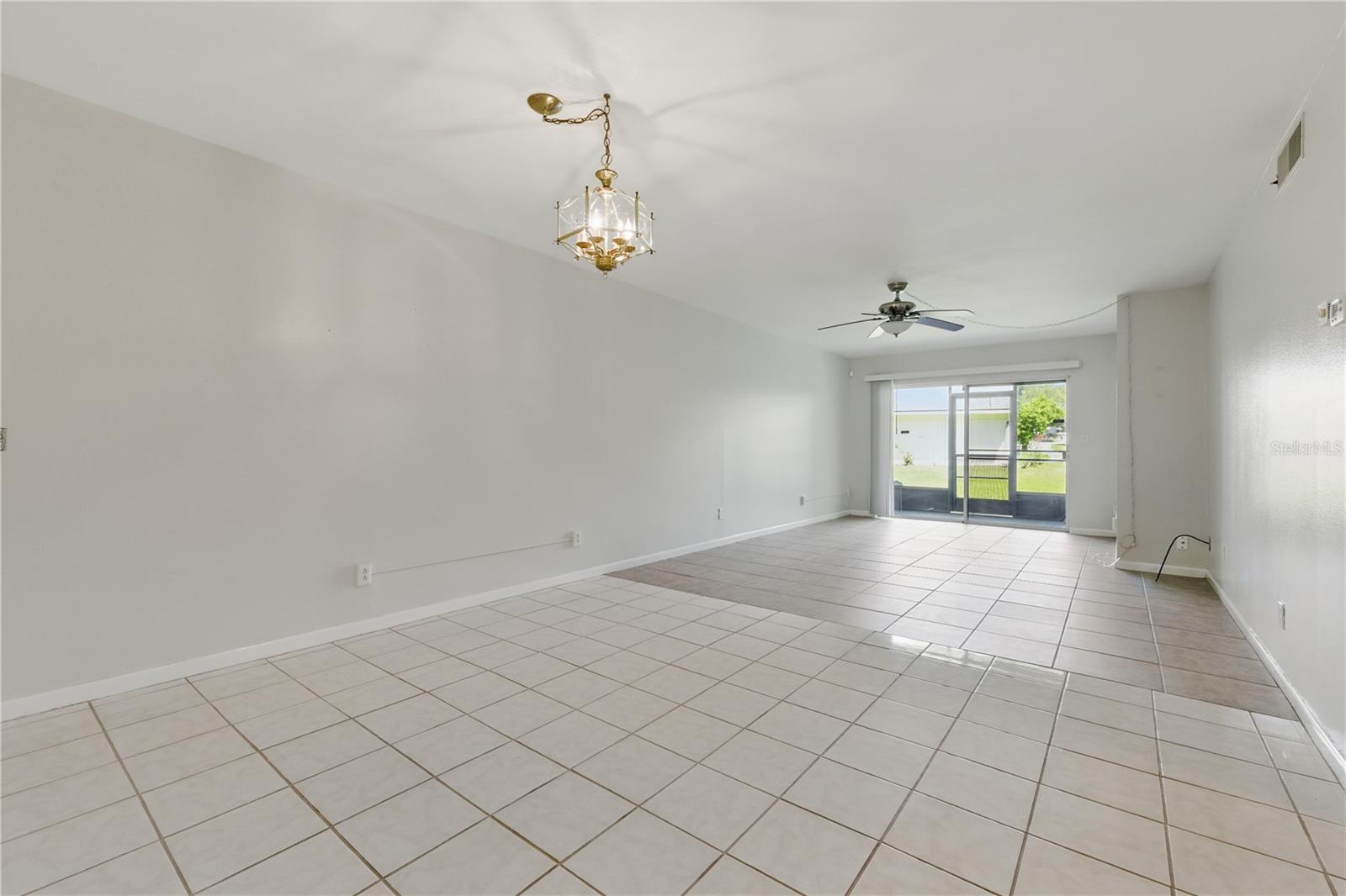 Listing photo id 9 for 1415 Doolittle Lane 106