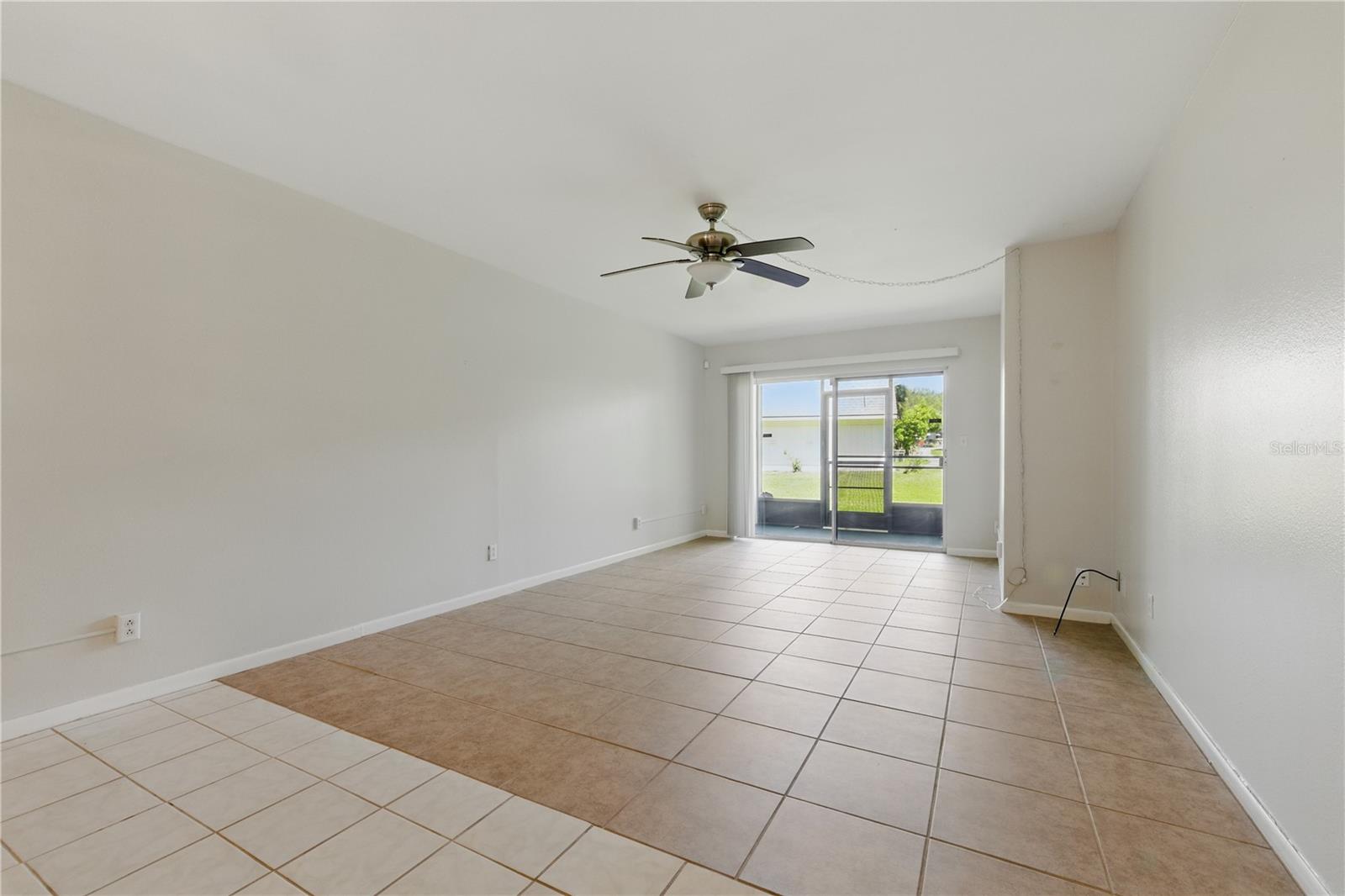 Listing photo id 11 for 1415 Doolittle Lane 106
