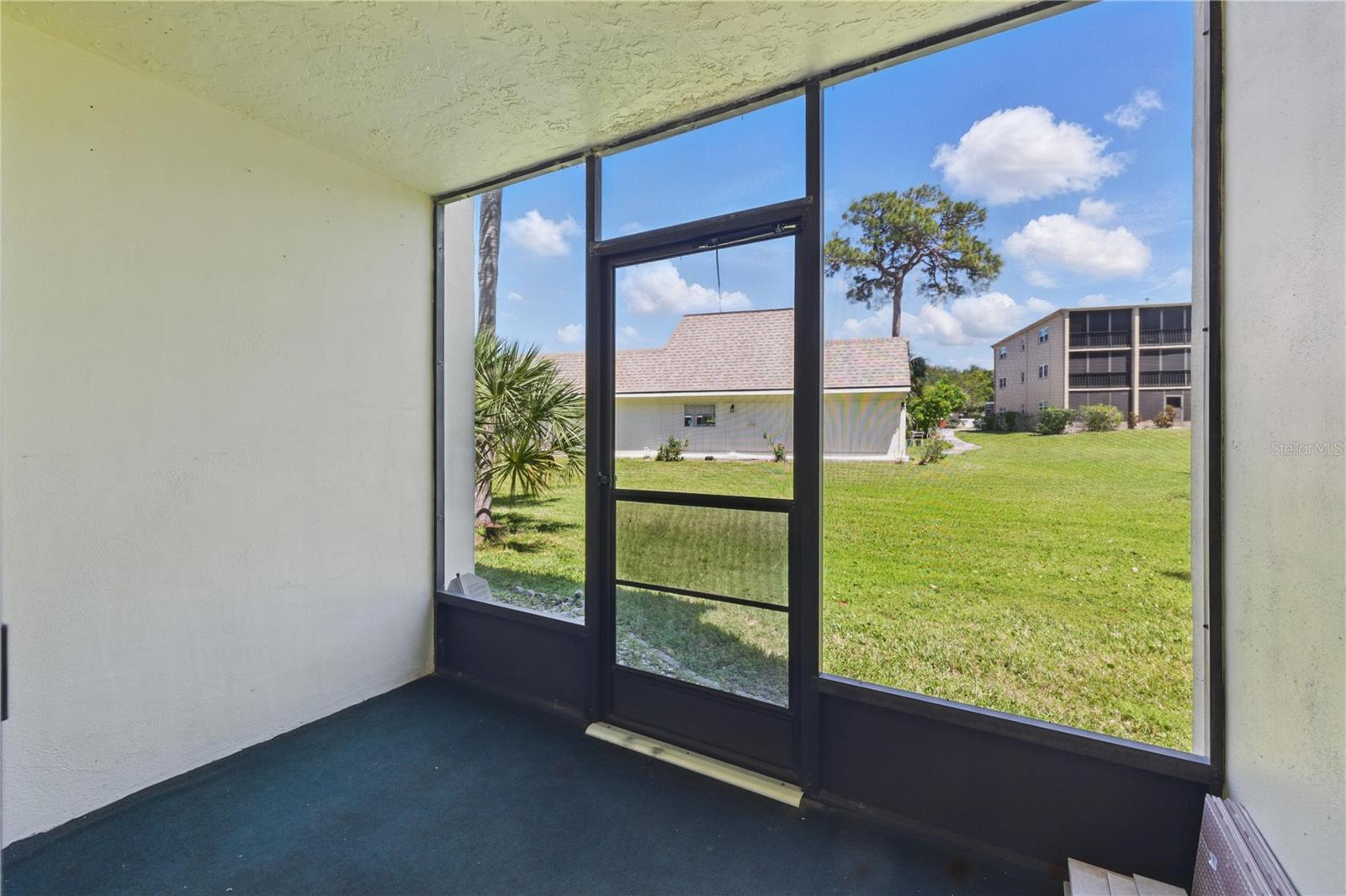 Listing photo id 12 for 1415 Doolittle Lane 106