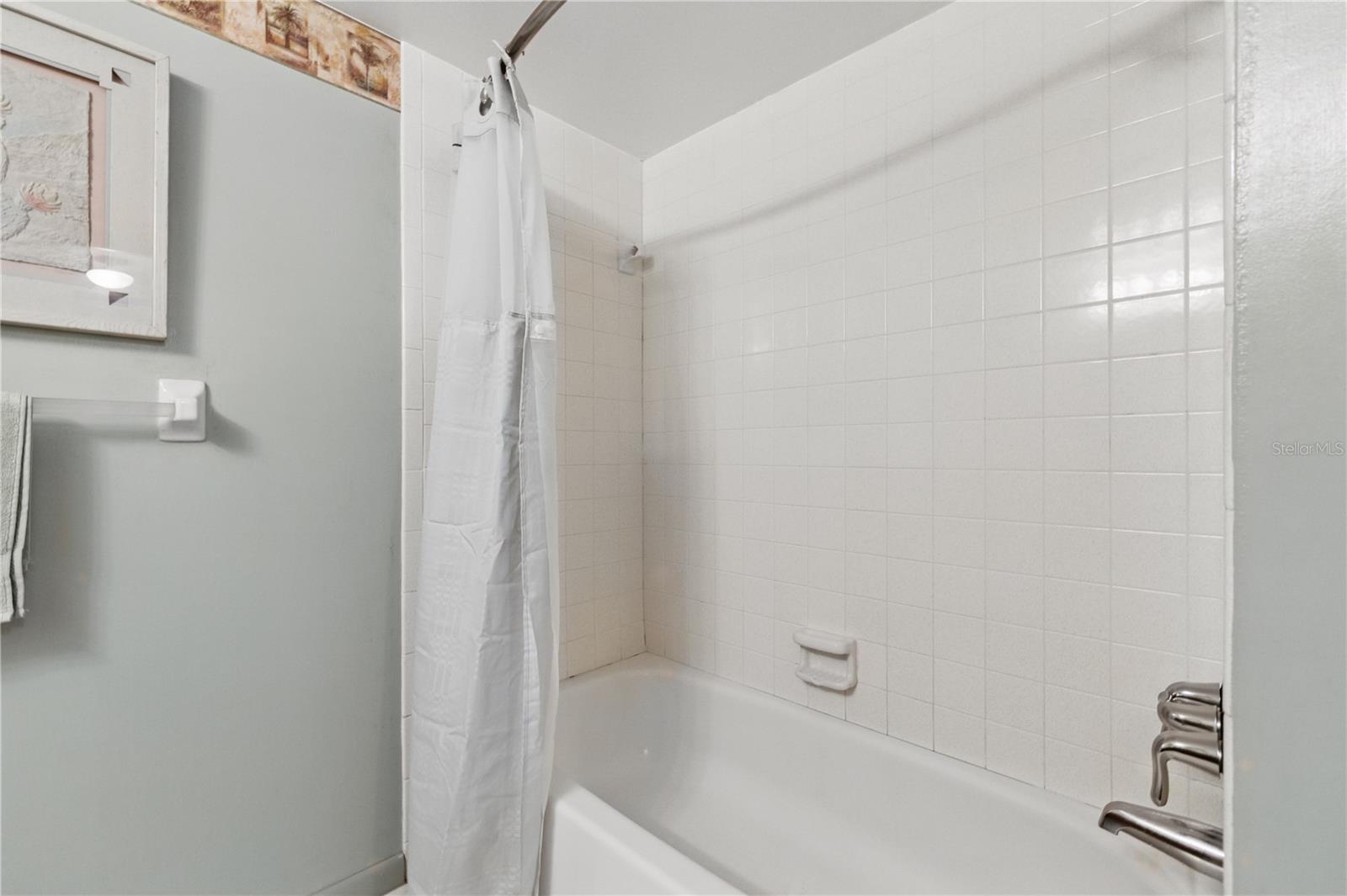 Listing photo id 13 for 1415 Doolittle Lane 106