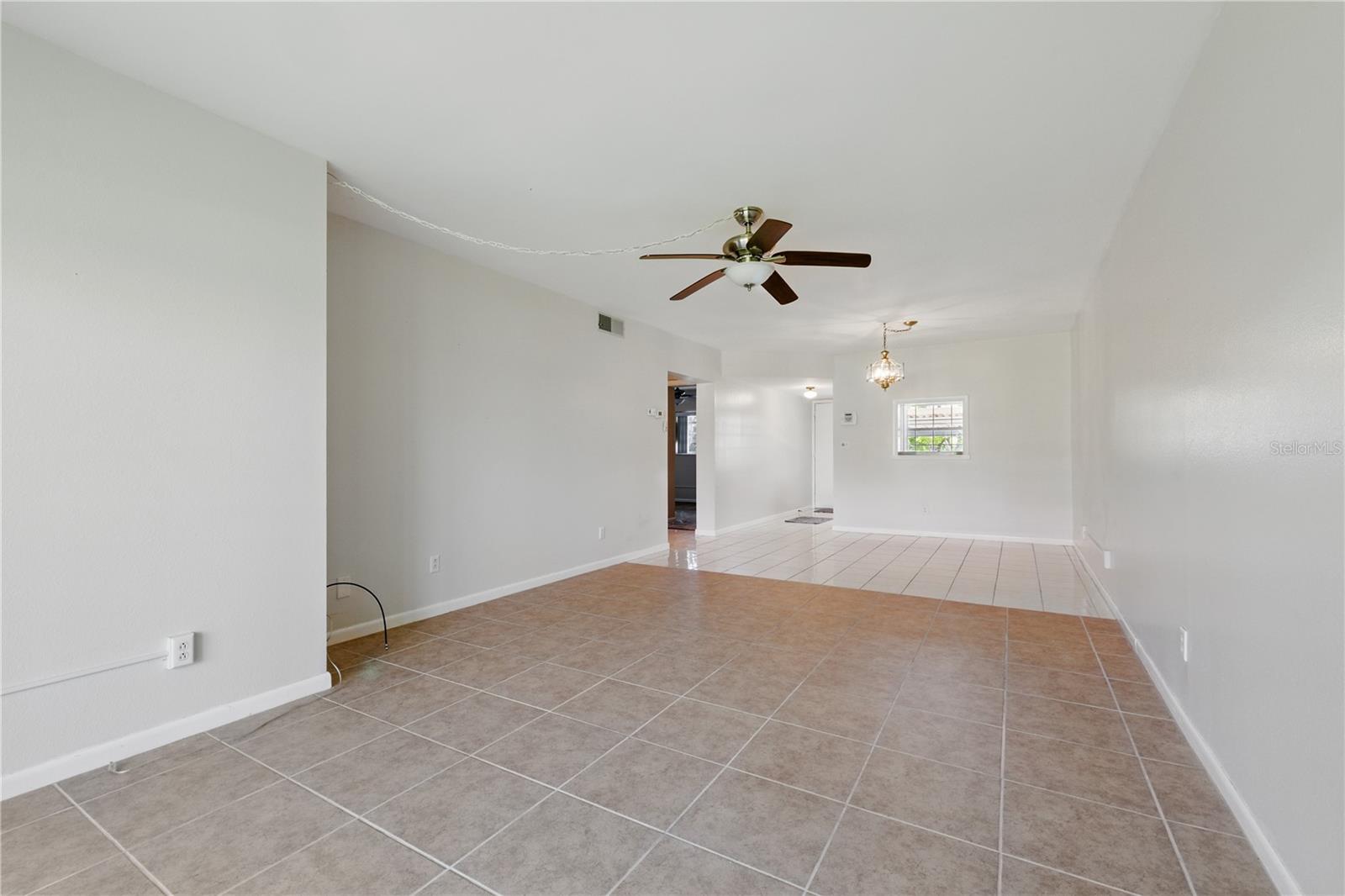 Listing photo id 2 for 1415 Doolittle Lane 106