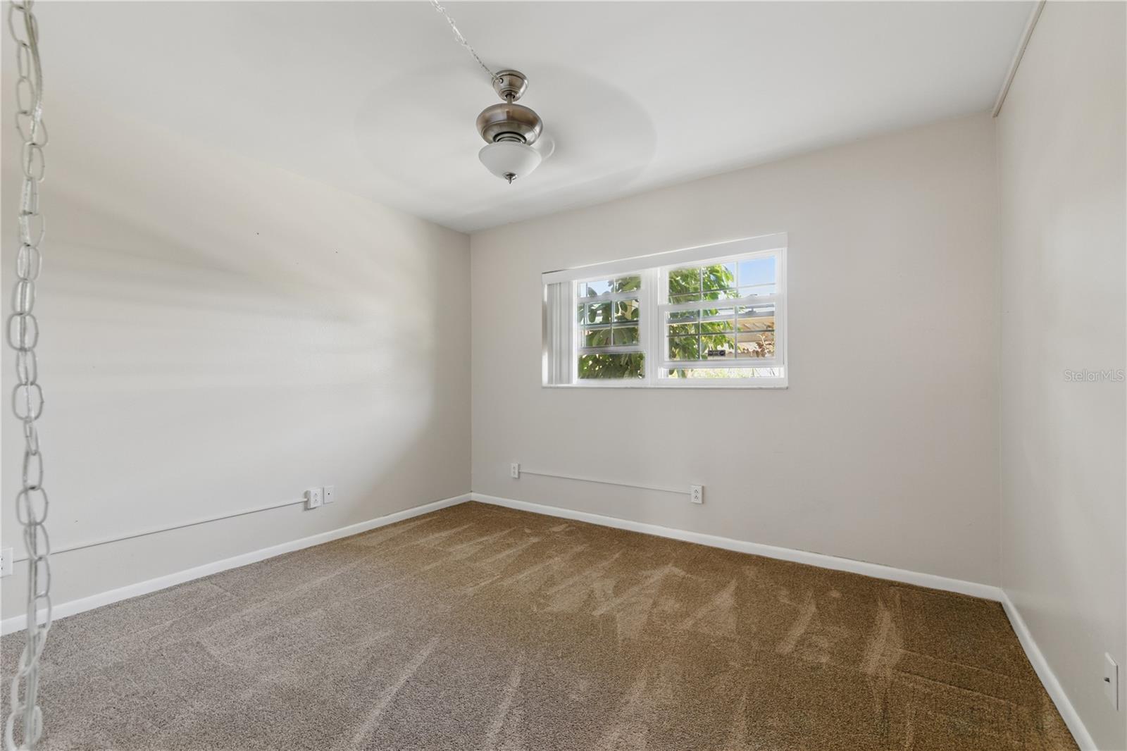 Listing photo id 4 for 1415 Doolittle Lane 106
