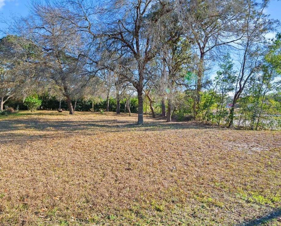 Listing photo id 3 for 11188 Sheffield Road