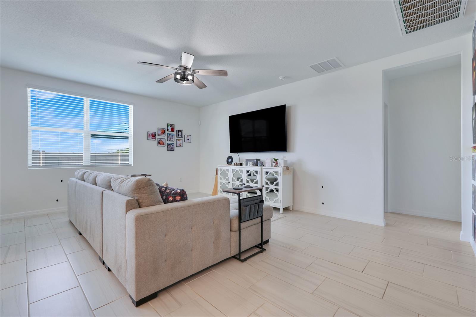 Image 9 of 39 For 1127 Foreshore Lane
