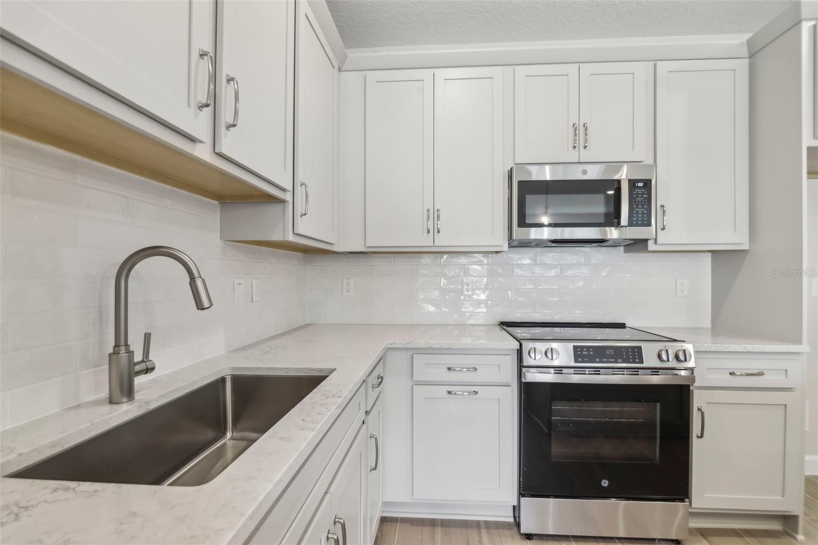 Listing photo id 15 for 7288 Deer Valley Circle