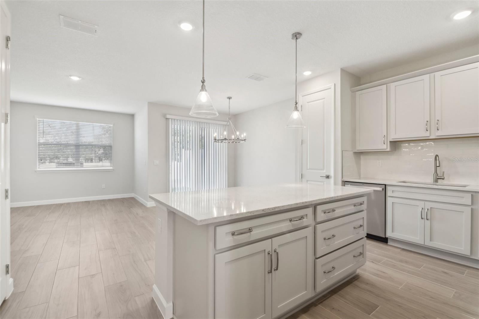 Listing photo id 17 for 7288 Deer Valley Circle