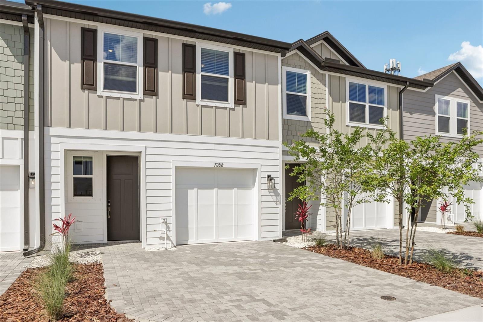 Listing photo id 1 for 7288 Deer Valley Circle