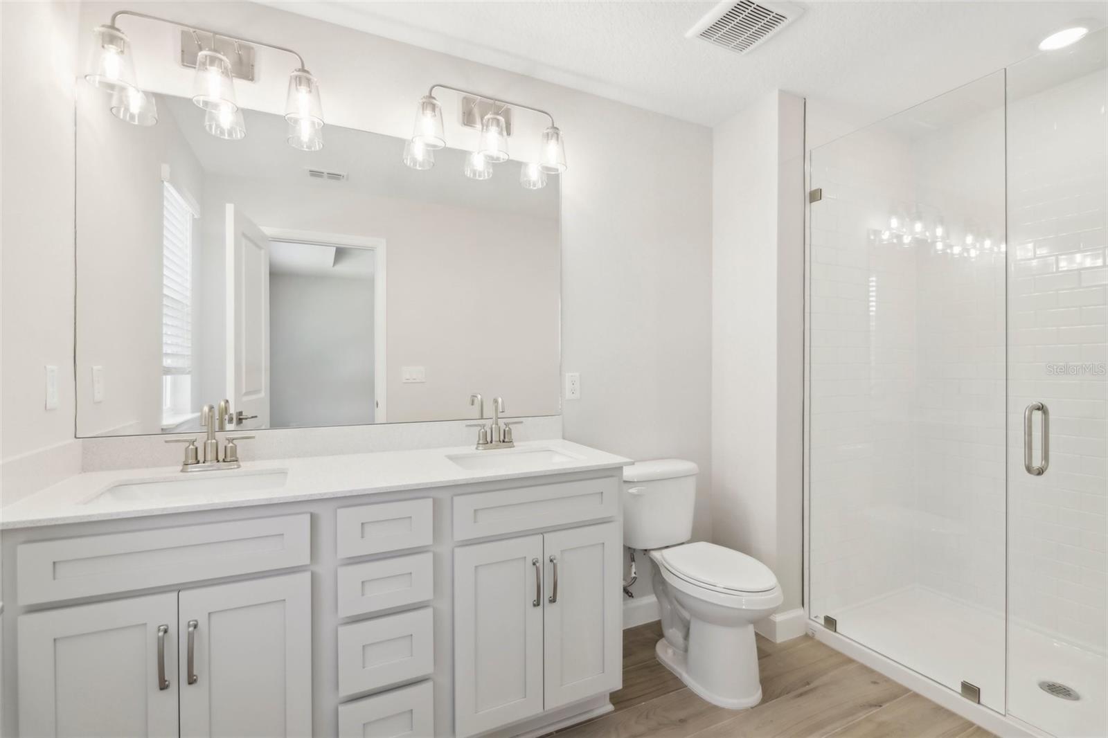 Listing photo id 28 for 7288 Deer Valley Circle