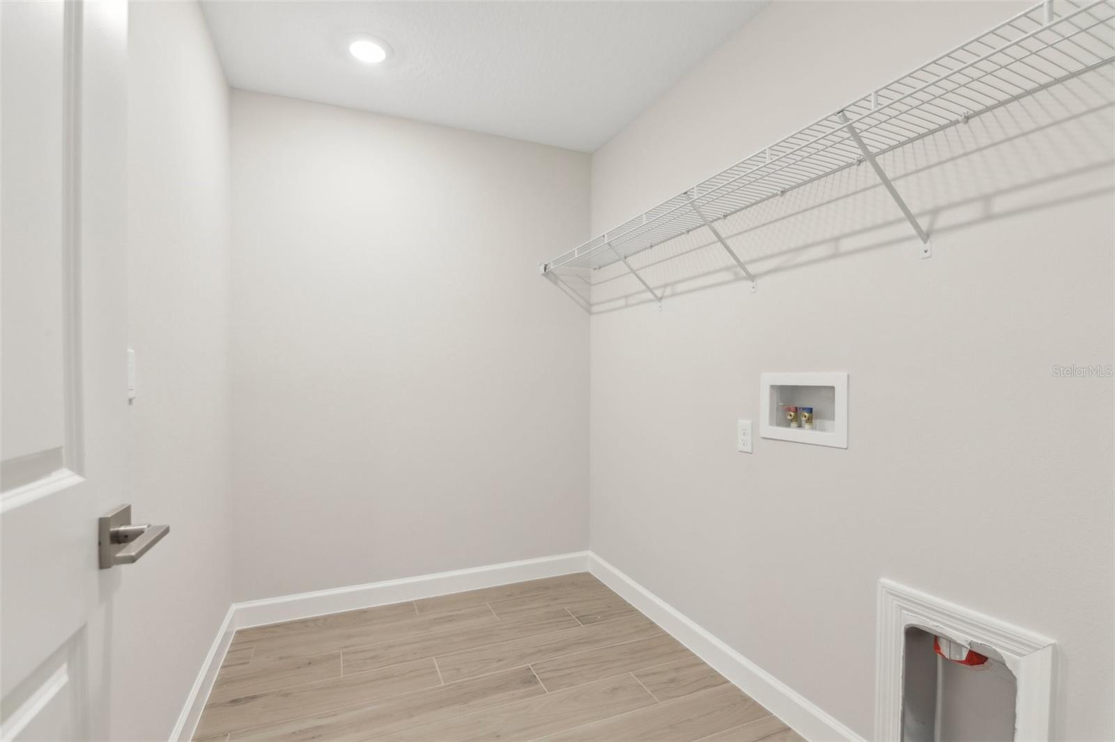 Listing photo id 31 for 7288 Deer Valley Circle