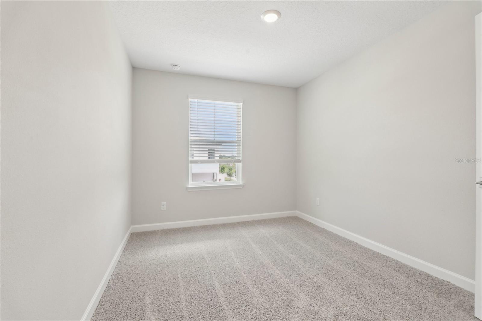 Listing photo id 32 for 7288 Deer Valley Circle