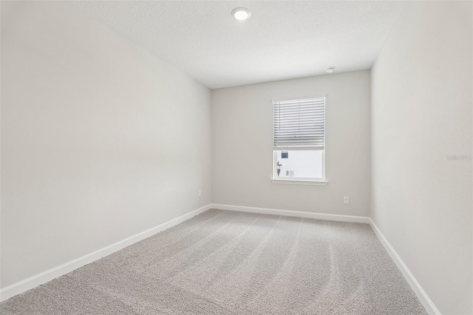 Listing photo id 34 for 7288 Deer Valley Circle