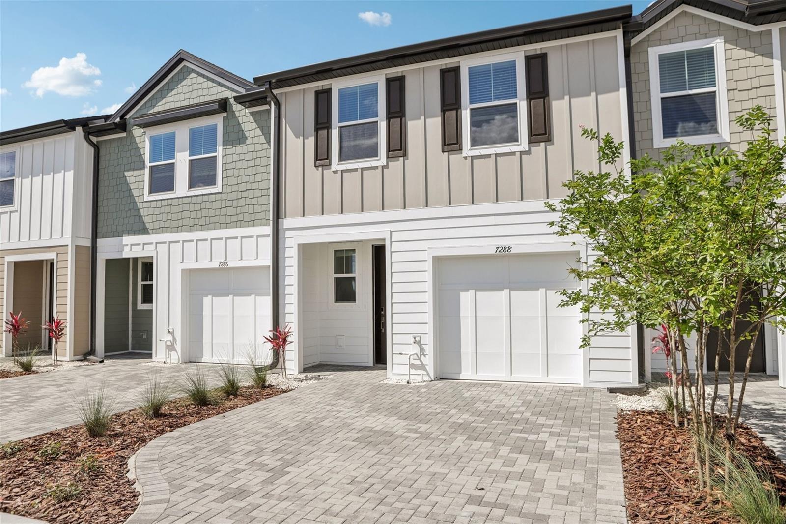Listing photo id 2 for 7288 Deer Valley Circle