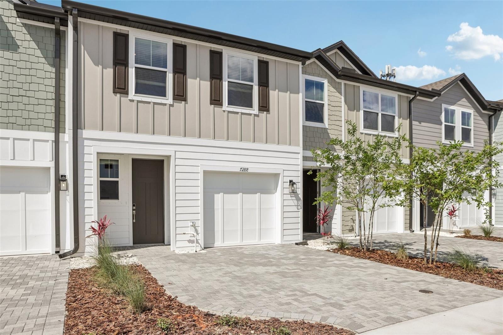 Listing photo id 3 for 7288 Deer Valley Circle