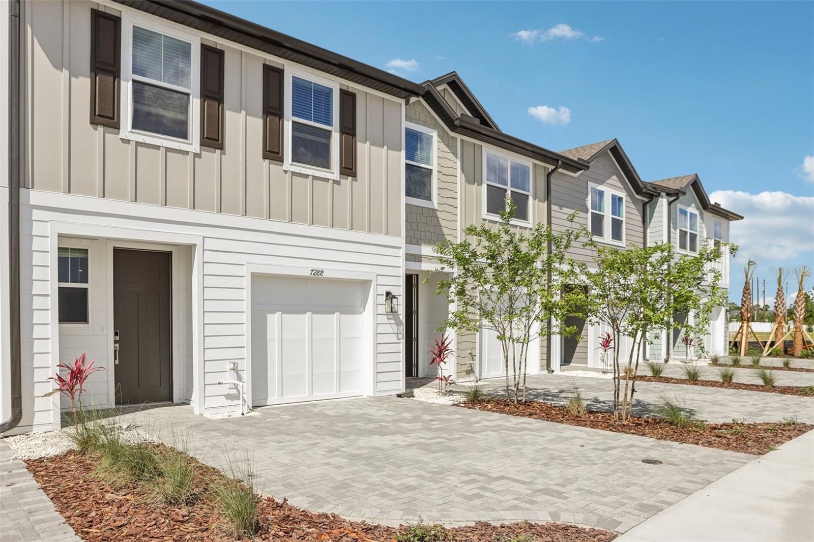 Listing photo id 4 for 7288 Deer Valley Circle