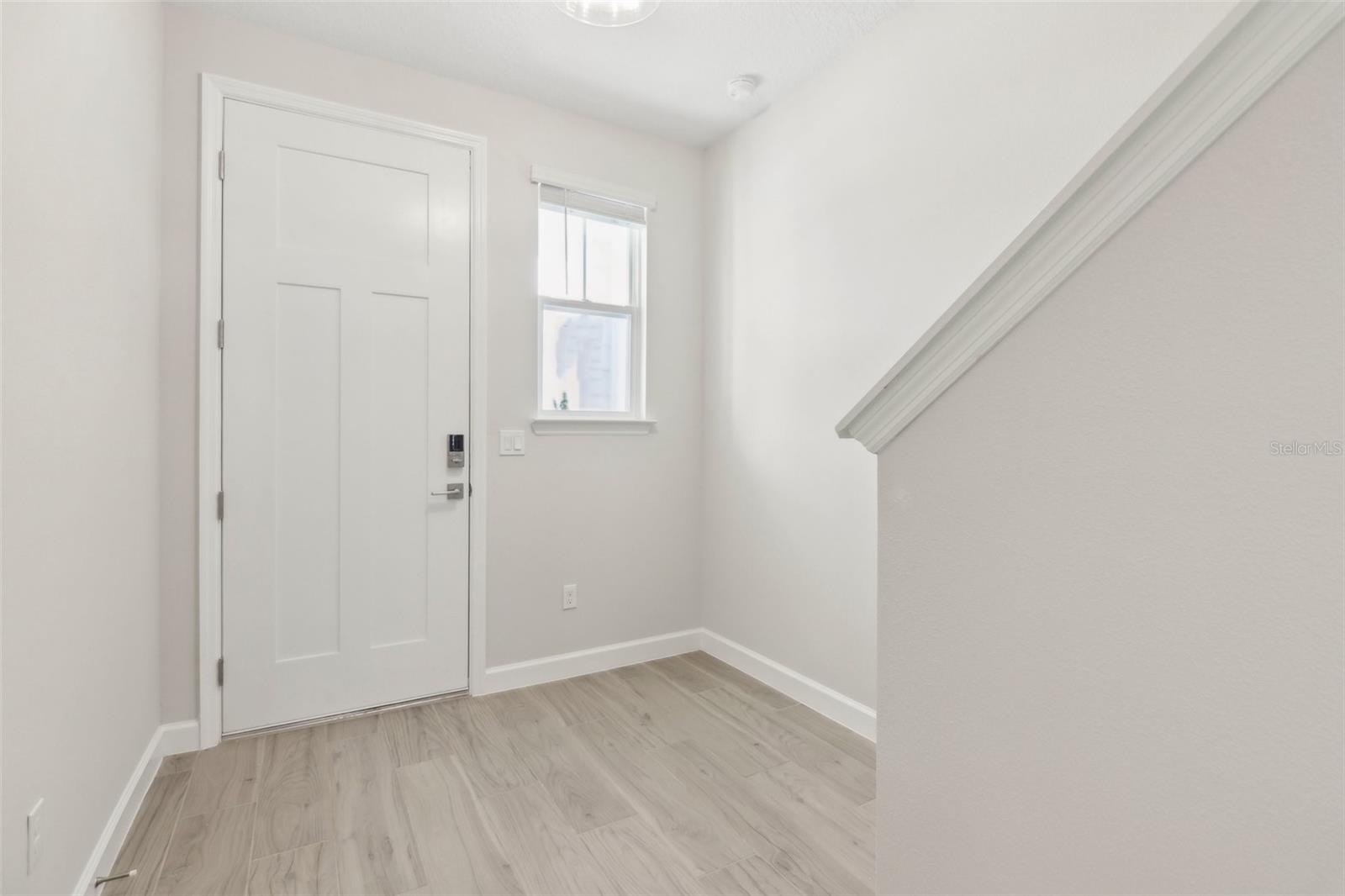 Listing photo id 5 for 7288 Deer Valley Circle