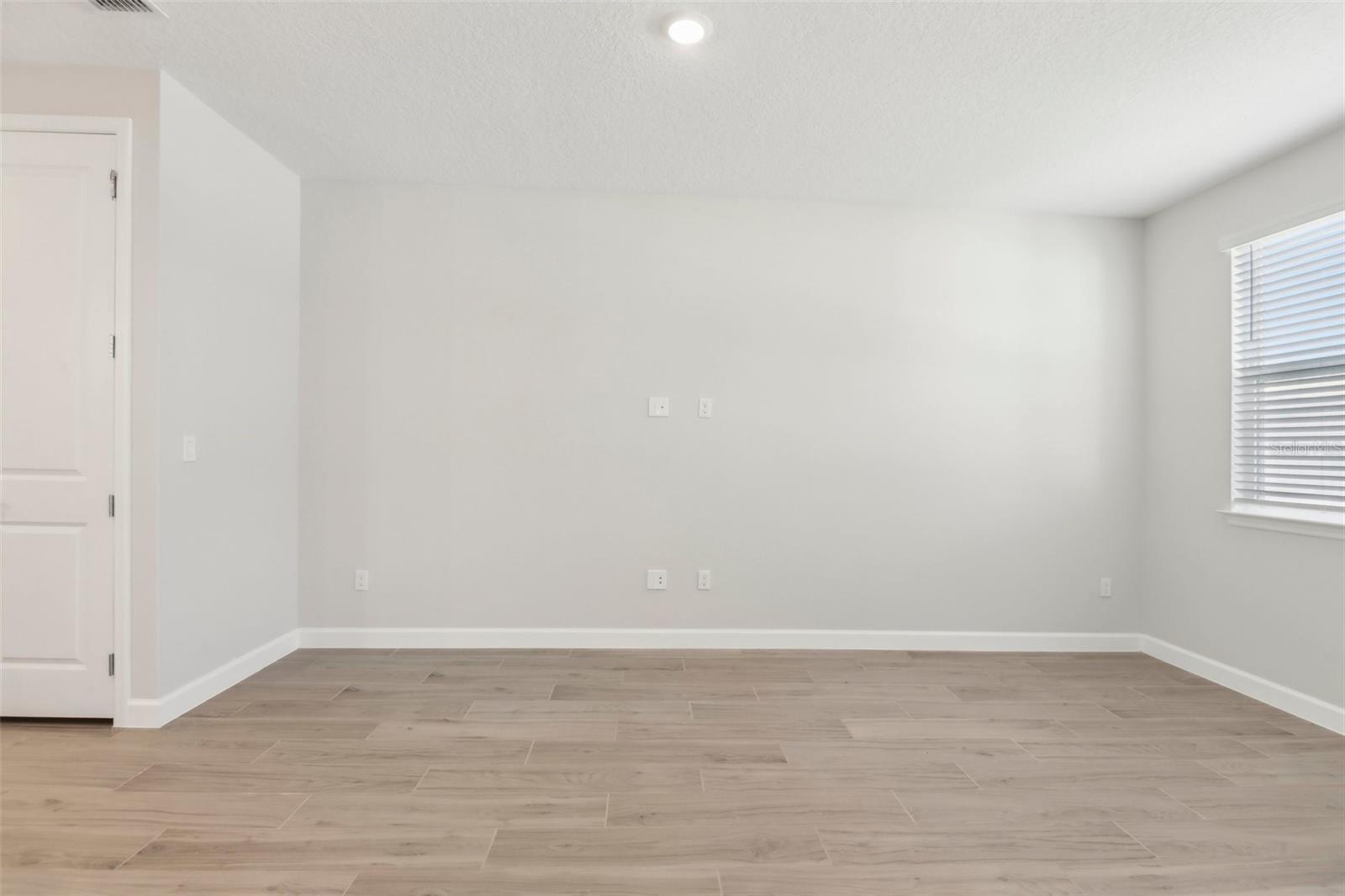 Listing photo id 6 for 7288 Deer Valley Circle