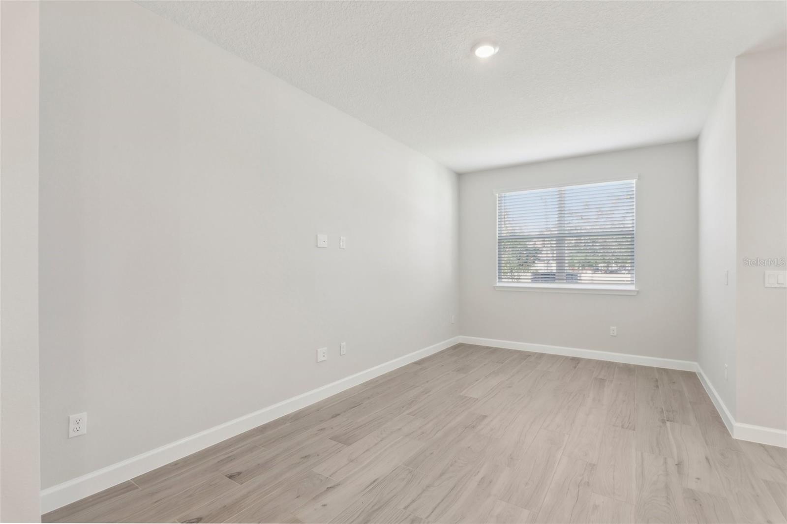 Listing photo id 7 for 7288 Deer Valley Circle
