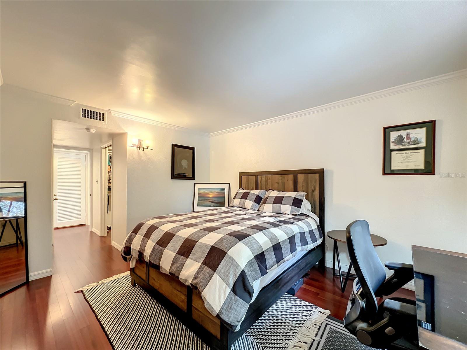 Image 23 of 33 For 1100 Delaney Avenue F306