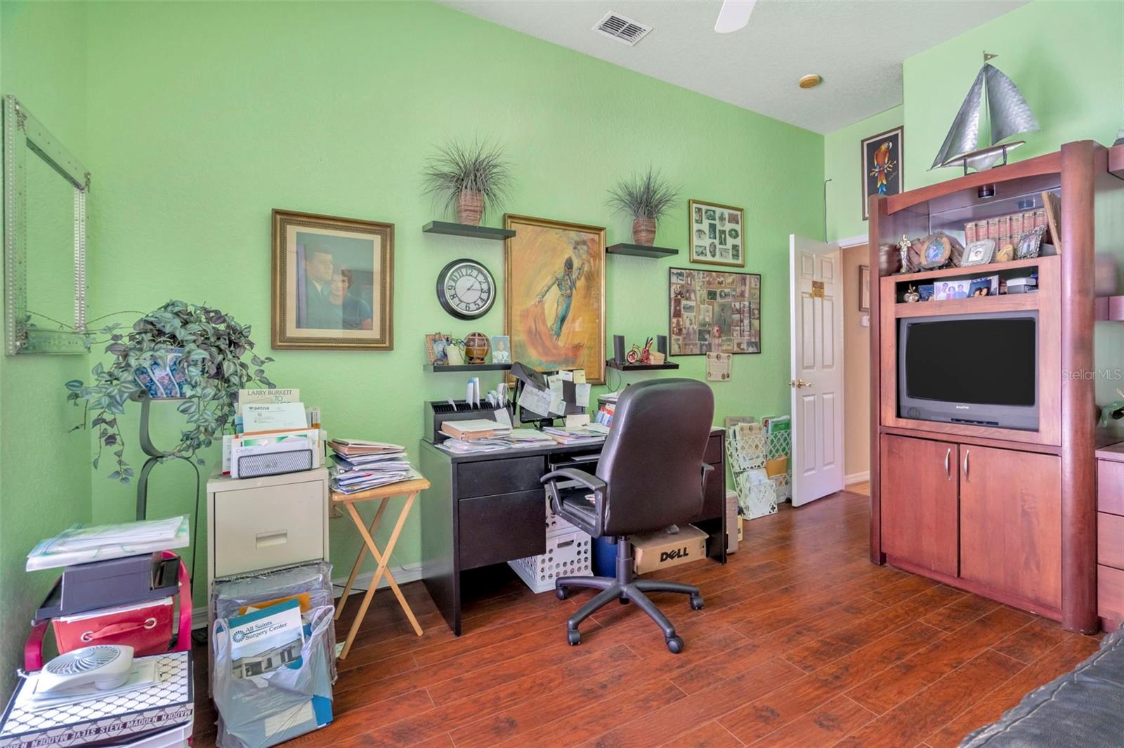 Image 17 of 29 For 14680 Linden Drive