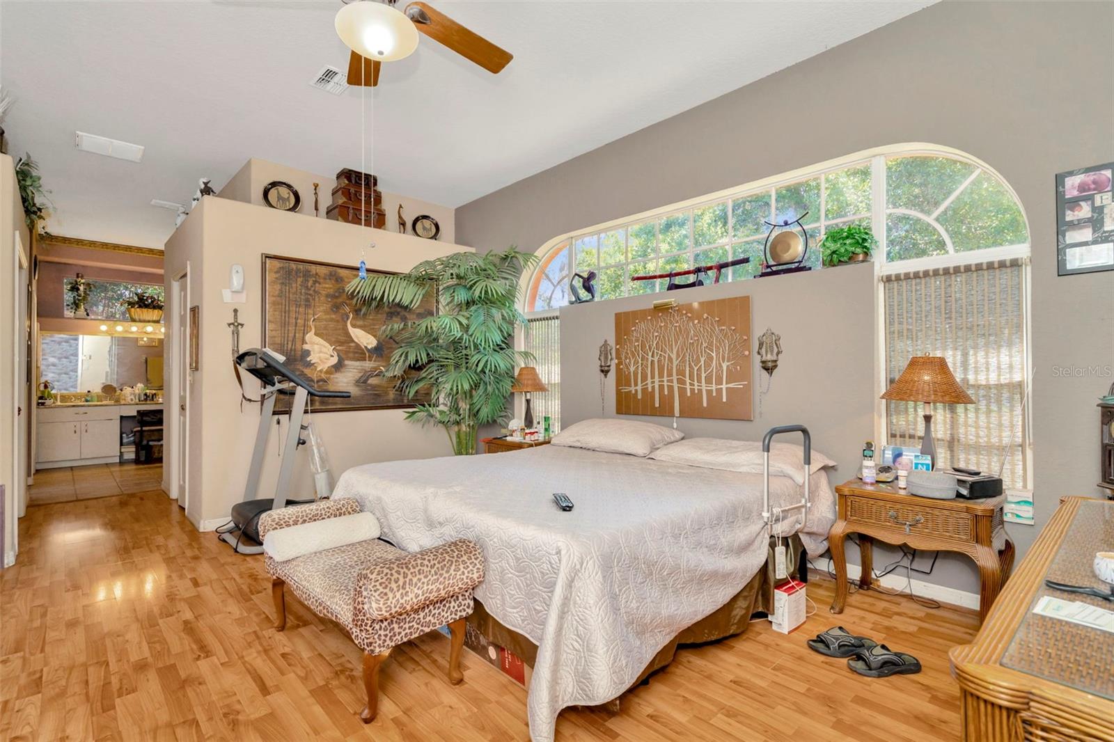 Image 20 of 29 For 14680 Linden Drive