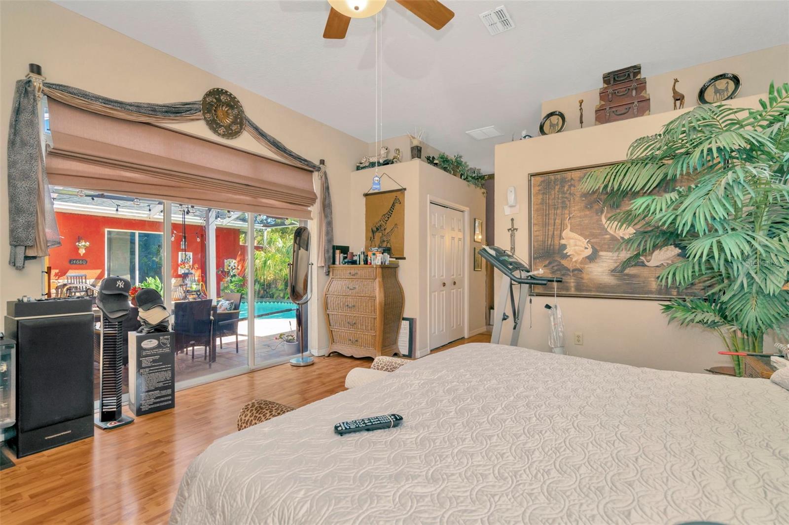 Image 21 of 29 For 14680 Linden Drive