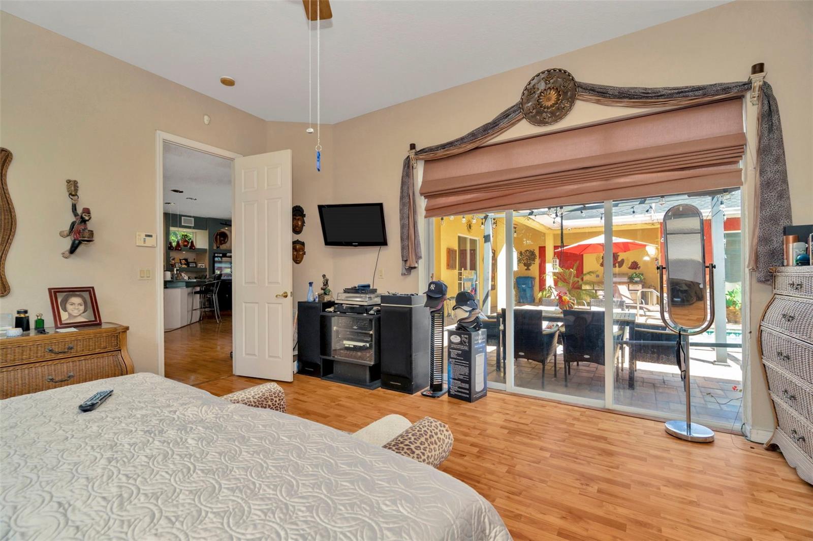 Image 22 of 29 For 14680 Linden Drive