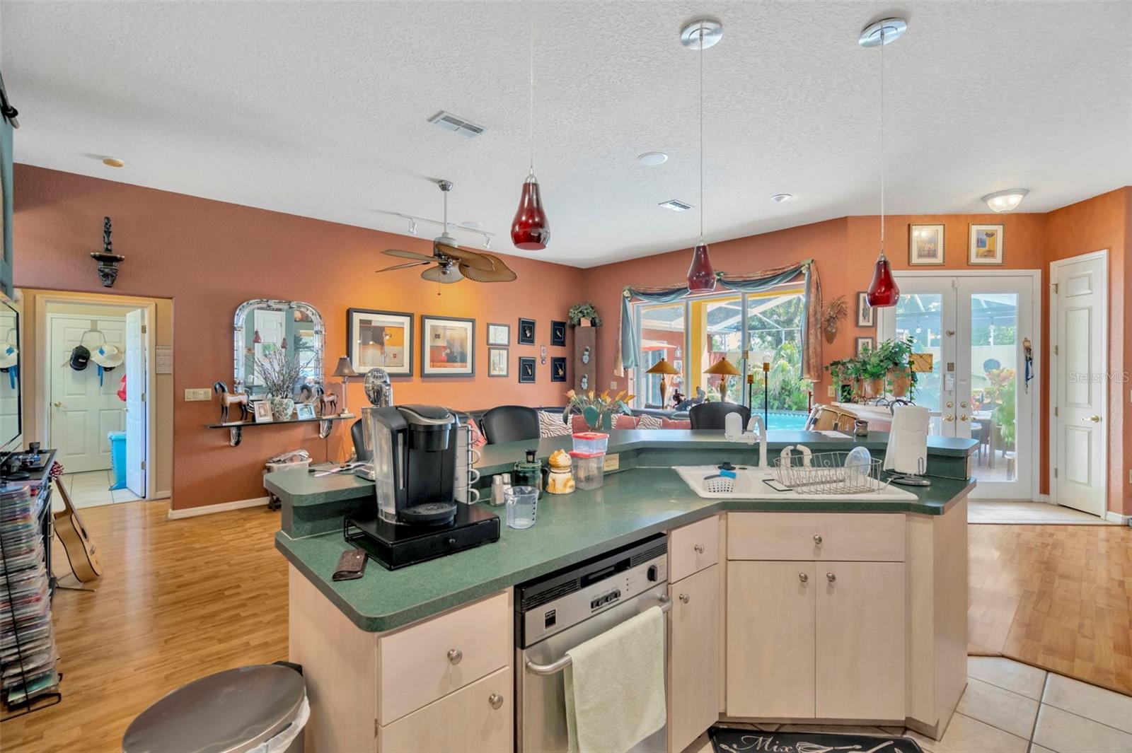 Image 9 of 29 For 14680 Linden Drive