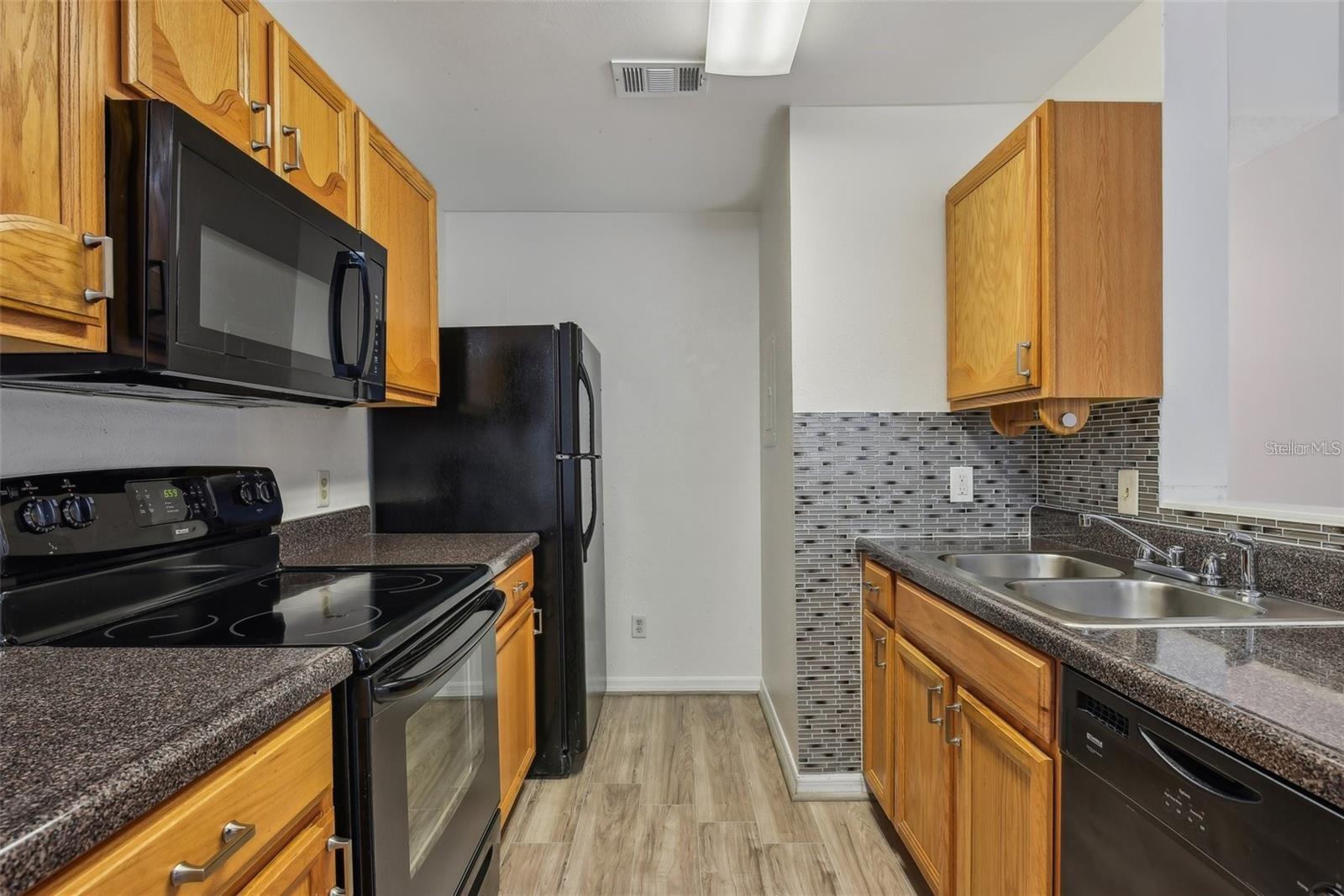 Image 6 of 26 For 6088 Westgate Drive 201