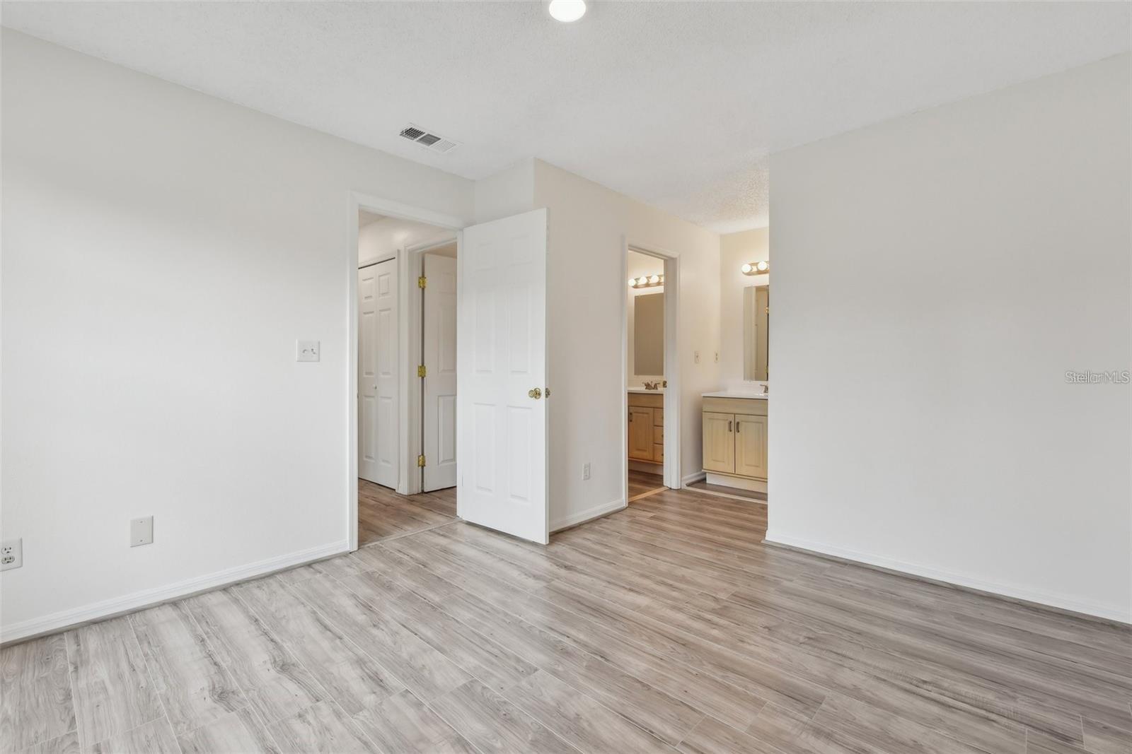 Image 8 of 26 For 6088 Westgate Drive 201