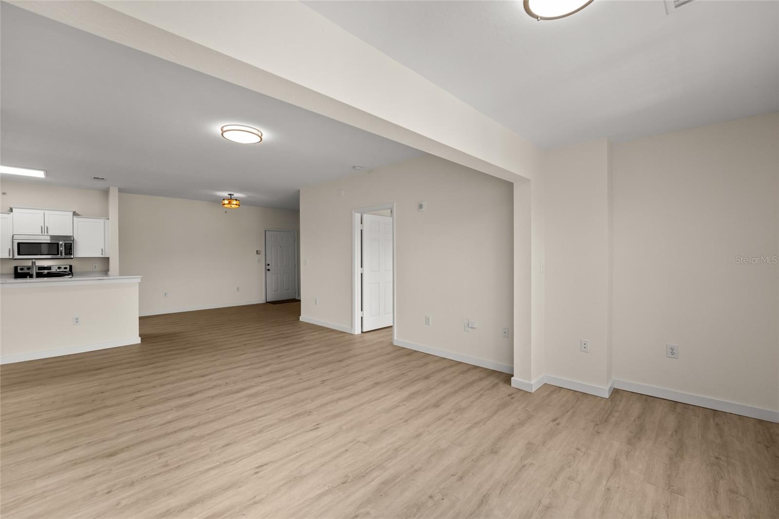 Image 14 of 31 For 5447 Vineland Road 1308