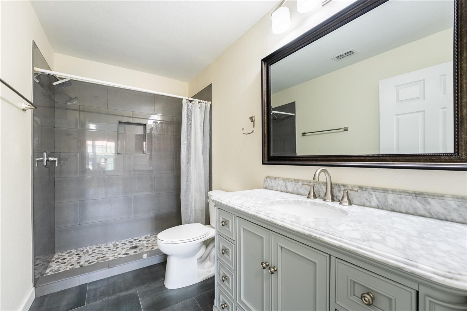 Image 18 of 31 For 5447 Vineland Road 1308