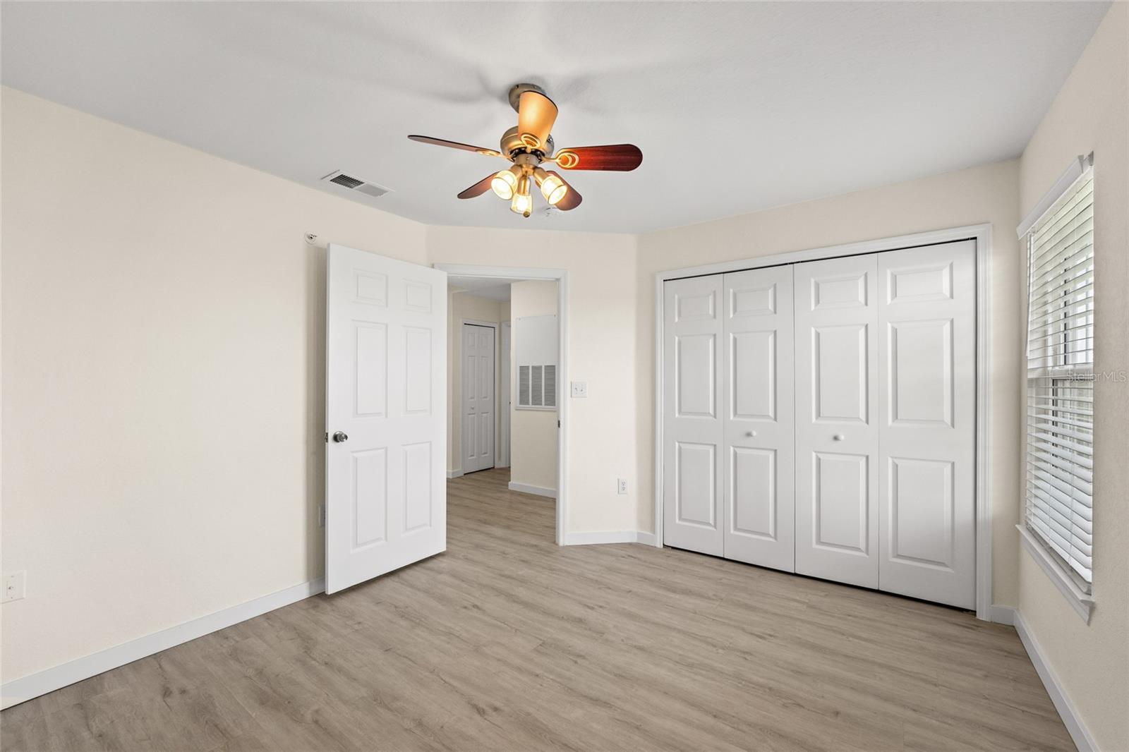 Image 21 of 31 For 5447 Vineland Road 1308