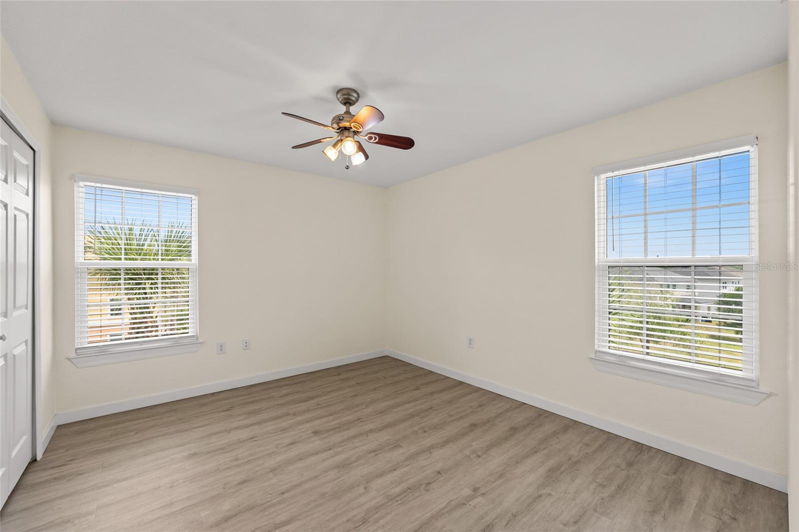 Image 22 of 31 For 5447 Vineland Road 1308