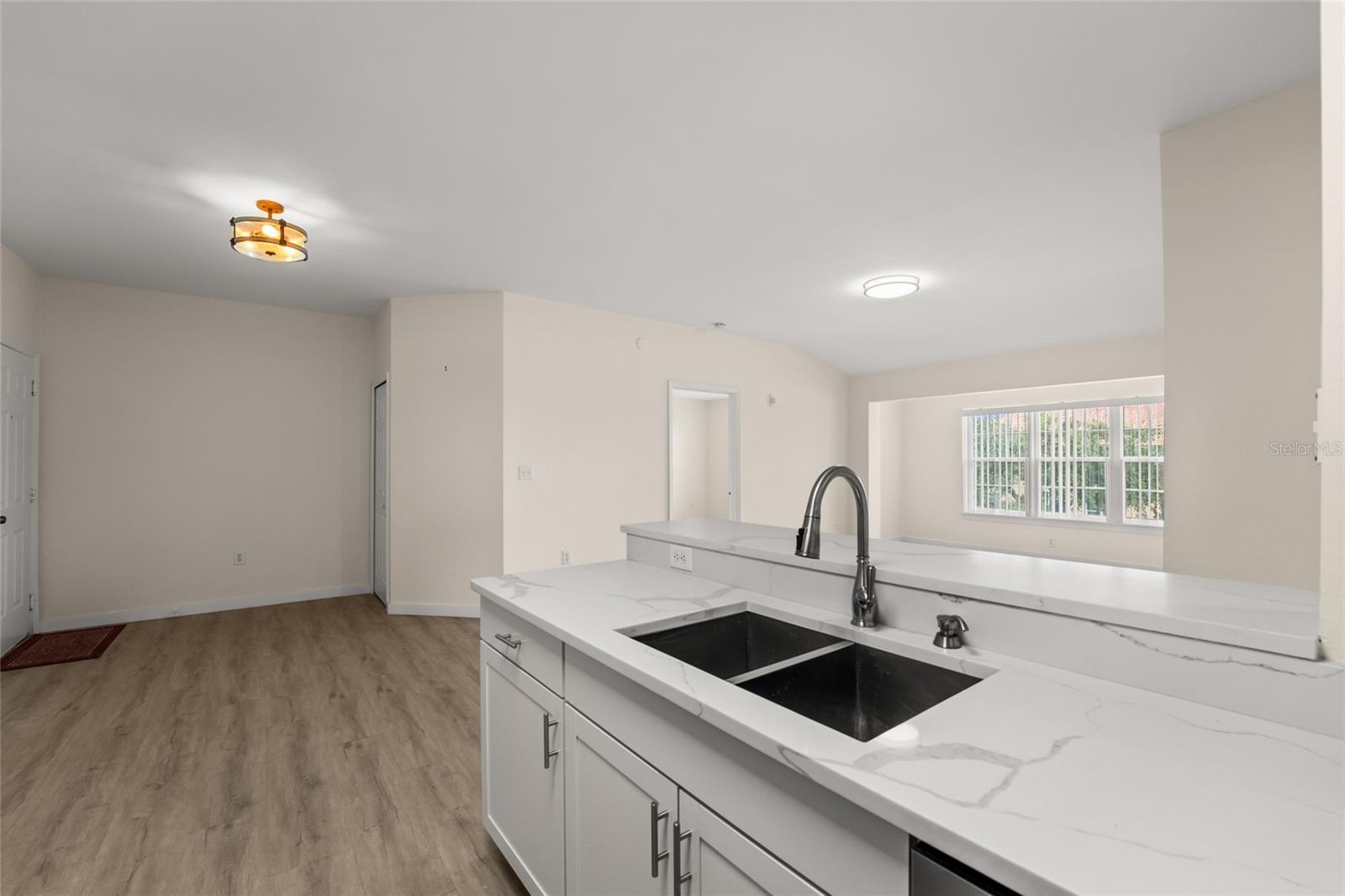 Image 7 of 31 For 5447 Vineland Road 1308