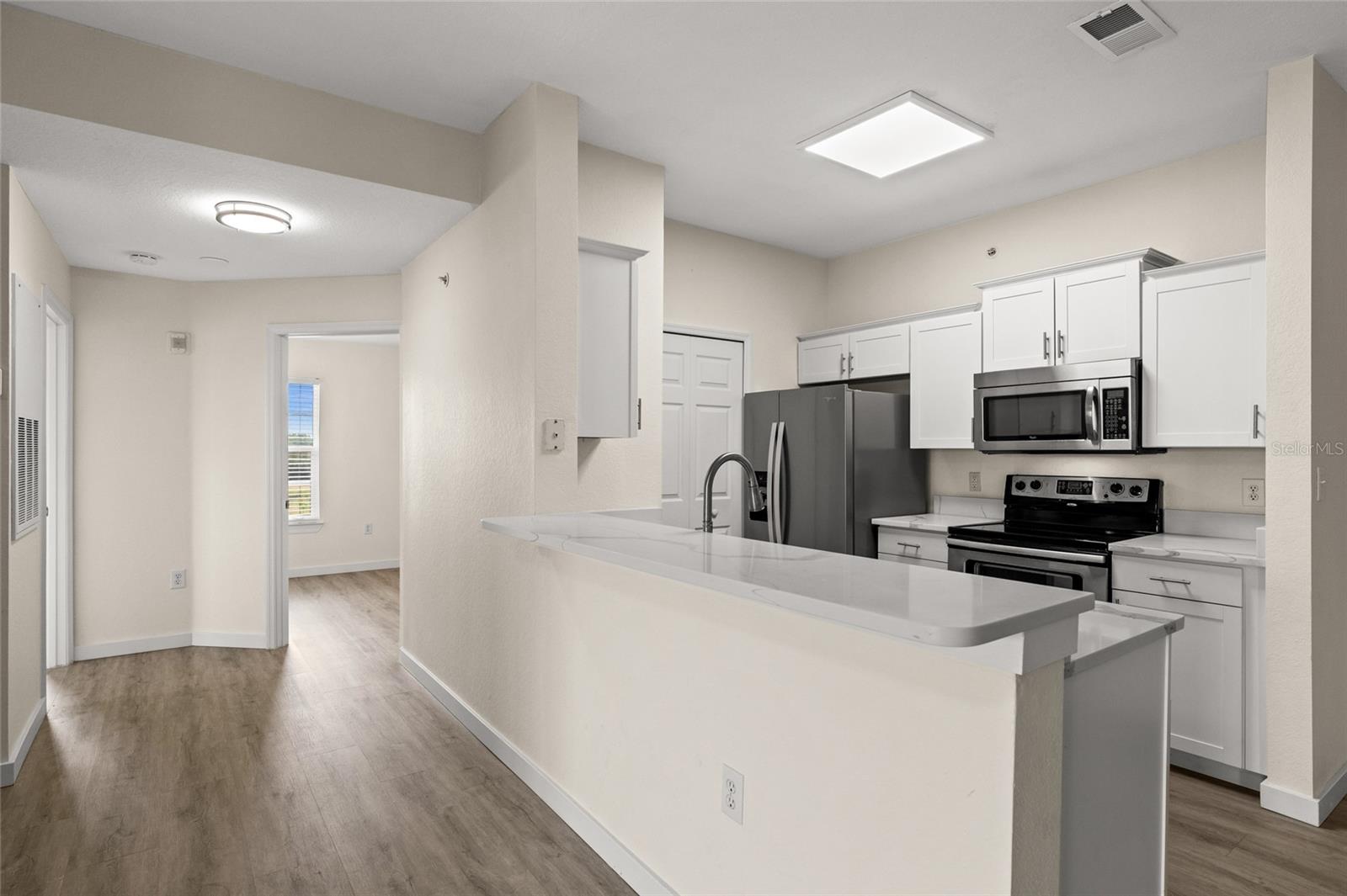 Image 8 of 31 For 5447 Vineland Road 1308