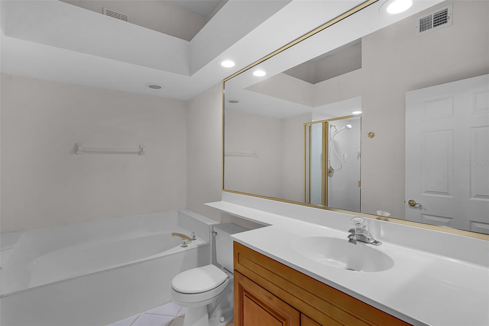 Image 14 of 28 For 6955 Della Drive 41