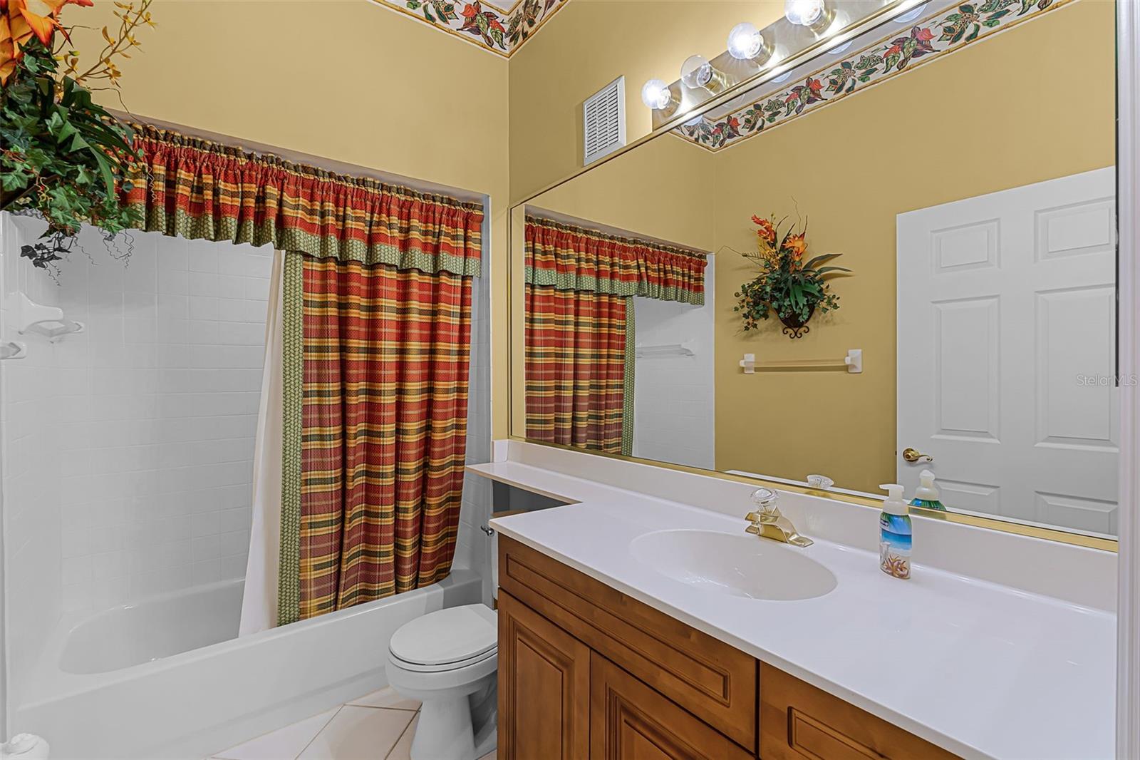 Image 19 of 28 For 6955 Della Drive 41