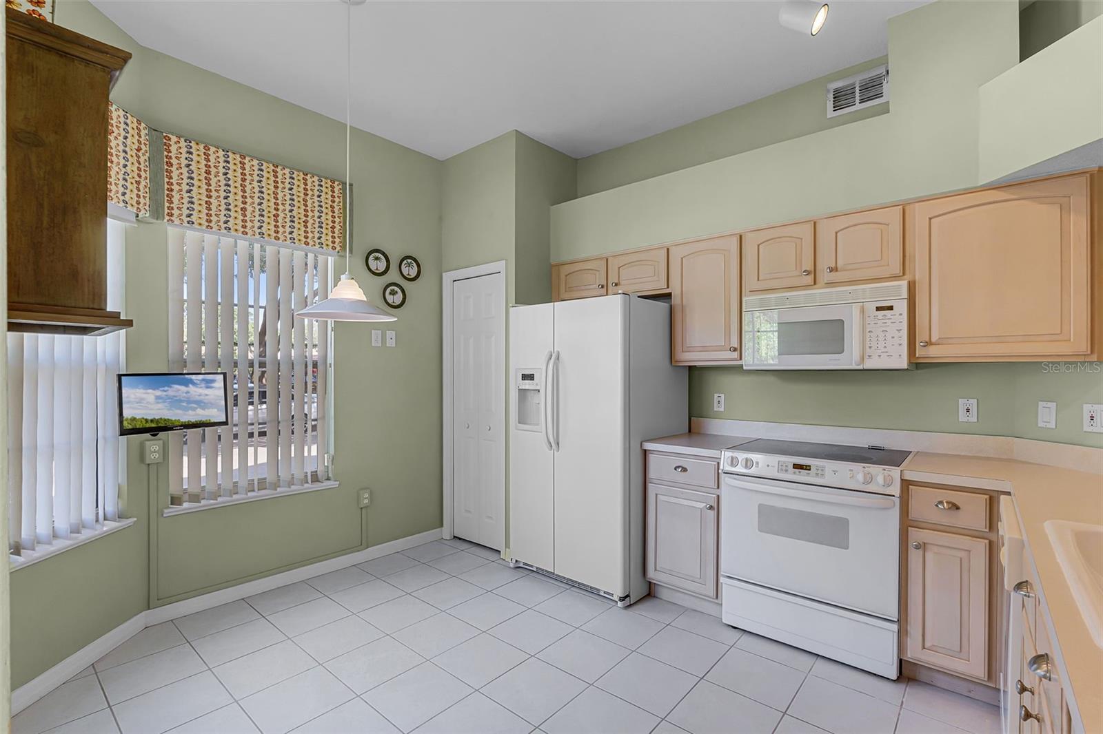 Image 5 of 28 For 6955 Della Drive 41