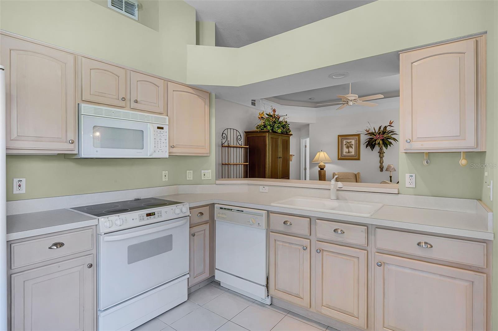 Image 7 of 28 For 6955 Della Drive 41