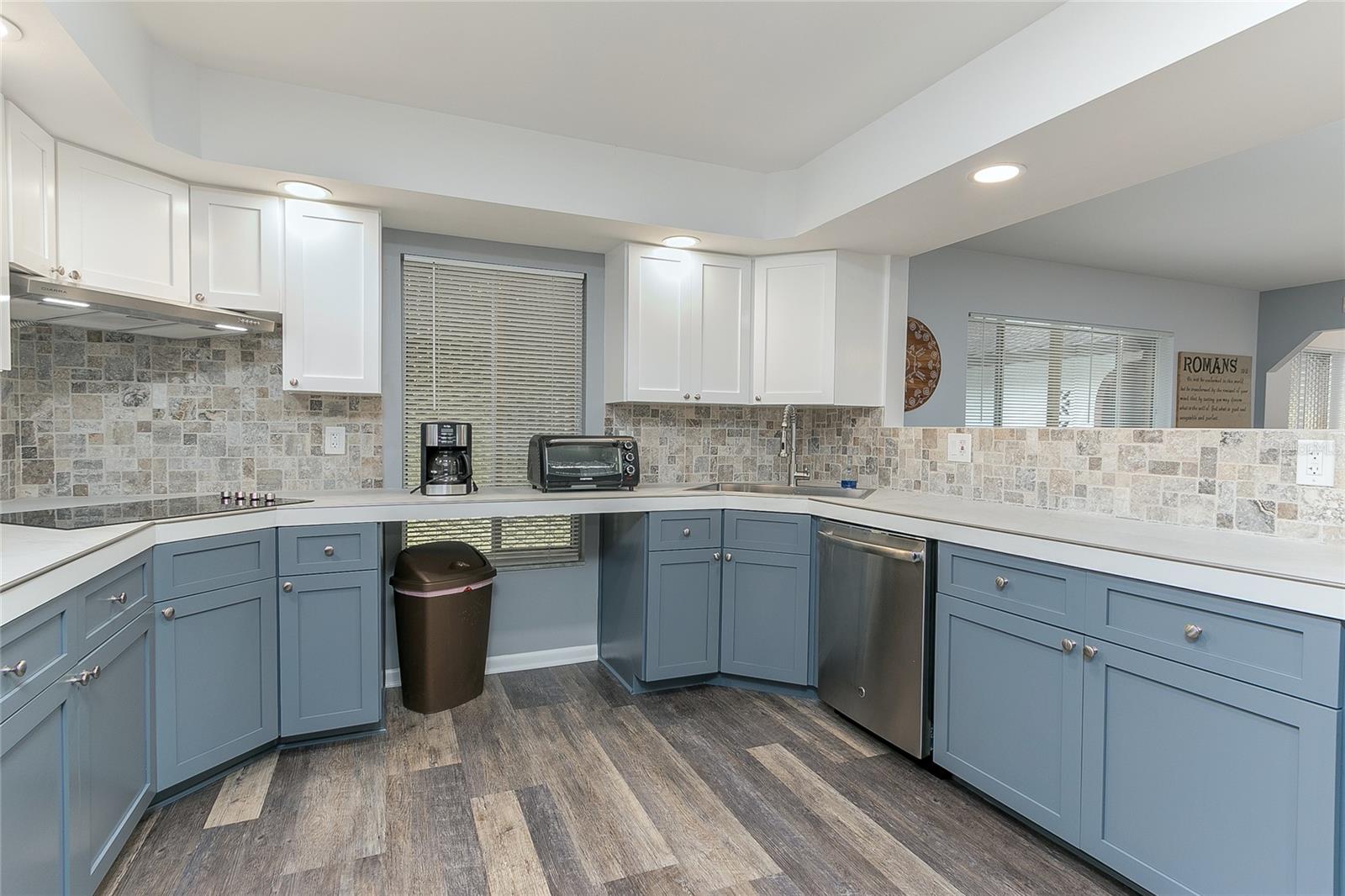 Image 19 of 60 For 205 Elaine Place