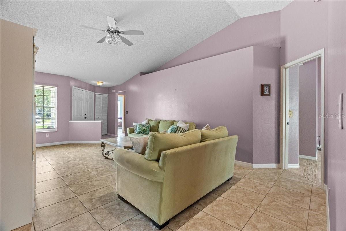 Image 4 of 27 For 9447 Brackin Street