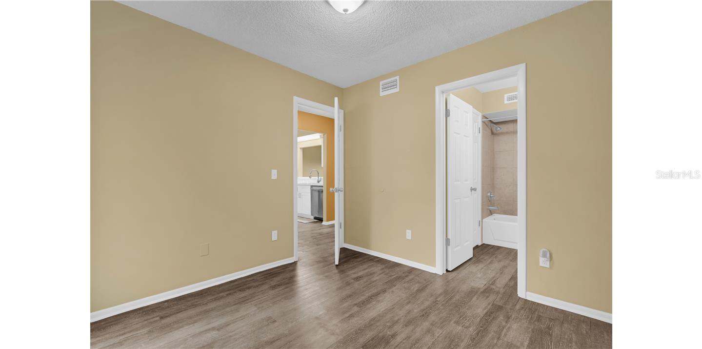 Image 20 of 26 For 4402 Middlebrook Road 4