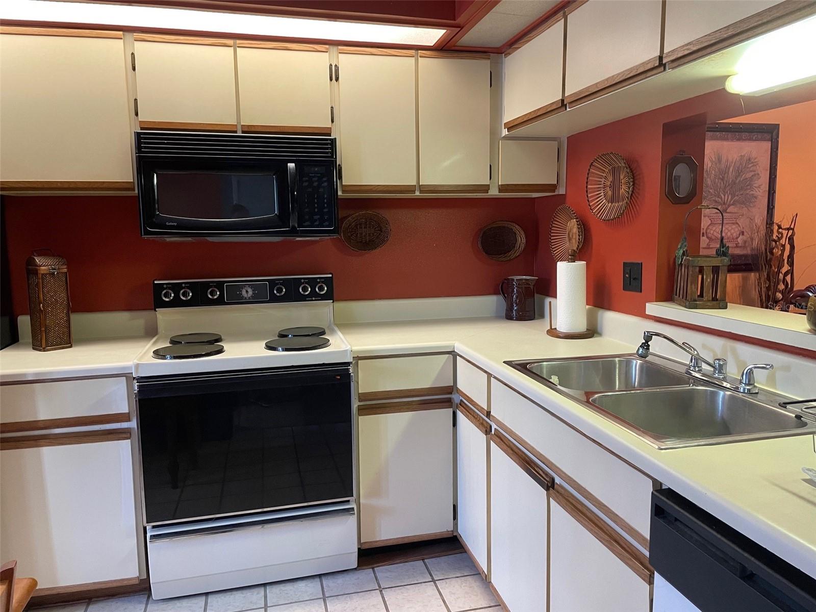 Image 8 of 31 For 25306 Northlake Drive 25306