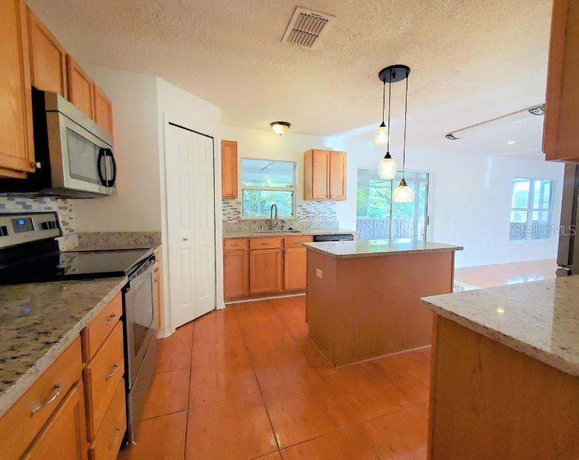 Image 12 of 14 For 15738 Switch Cane Street