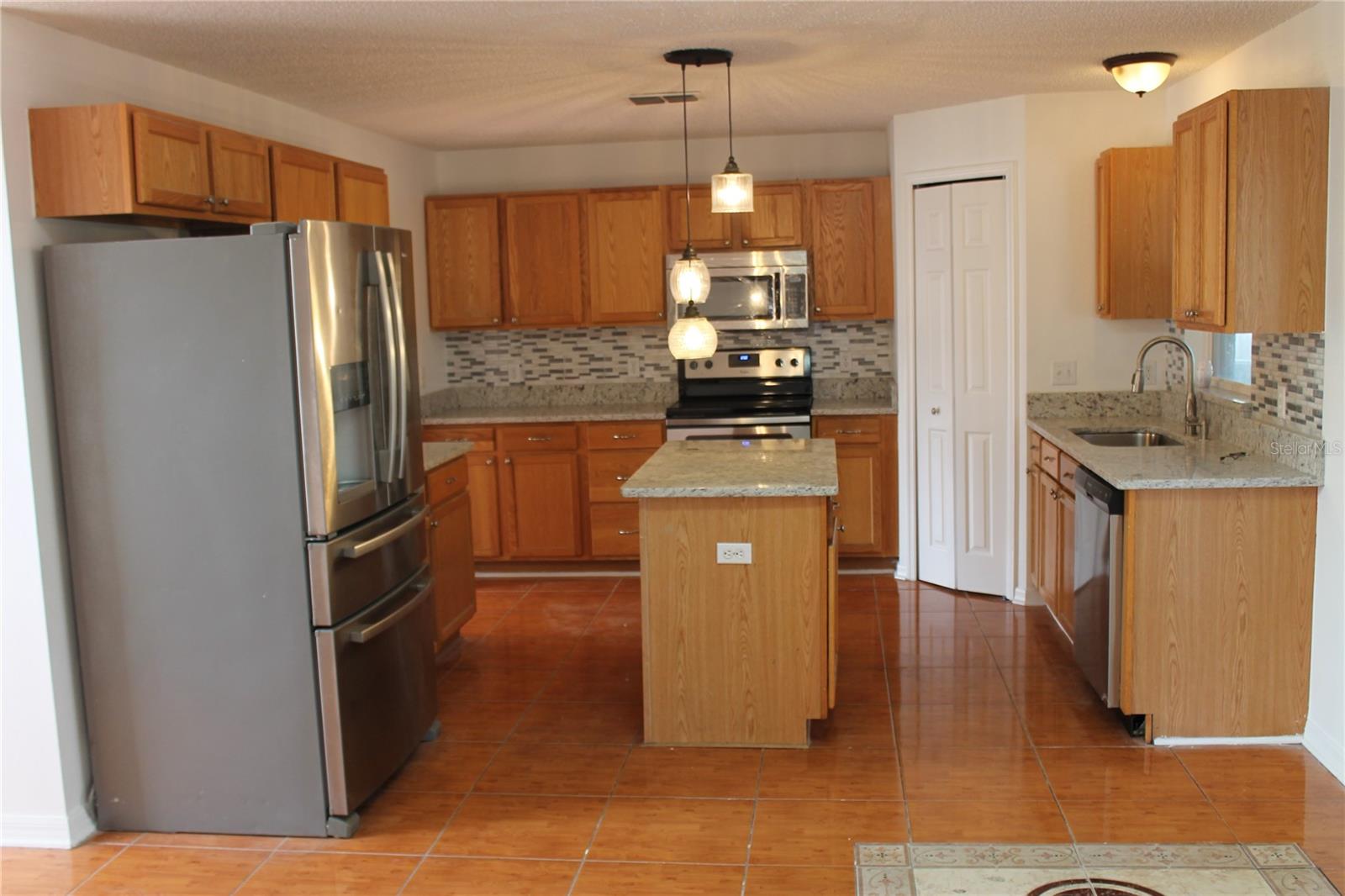 Image 3 of 14 For 15738 Switch Cane Street