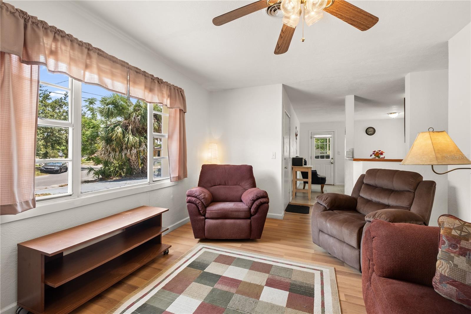 Image 5 of 20 For 1125 Emerald Drive