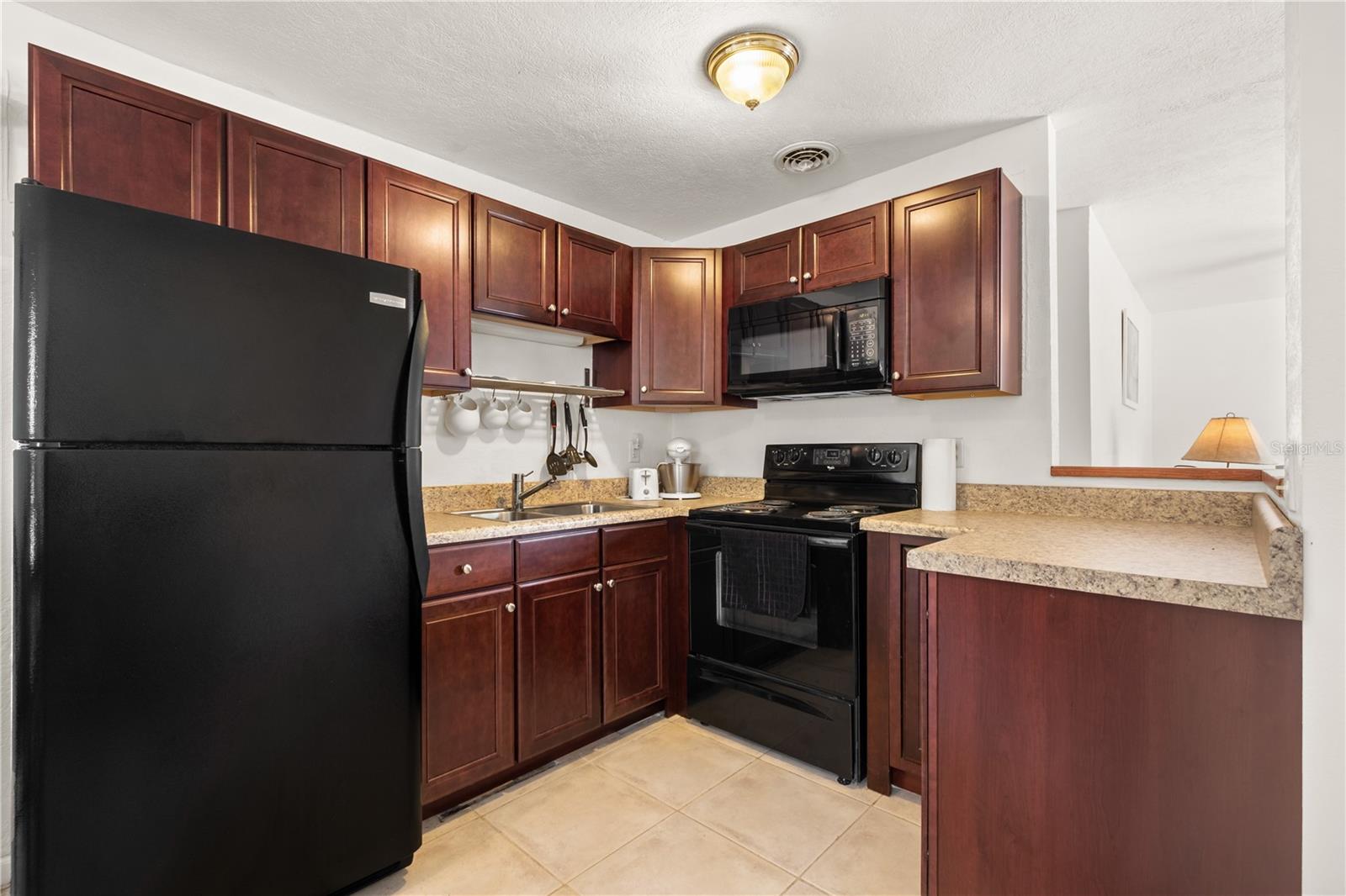 Image 6 of 20 For 1125 Emerald Drive