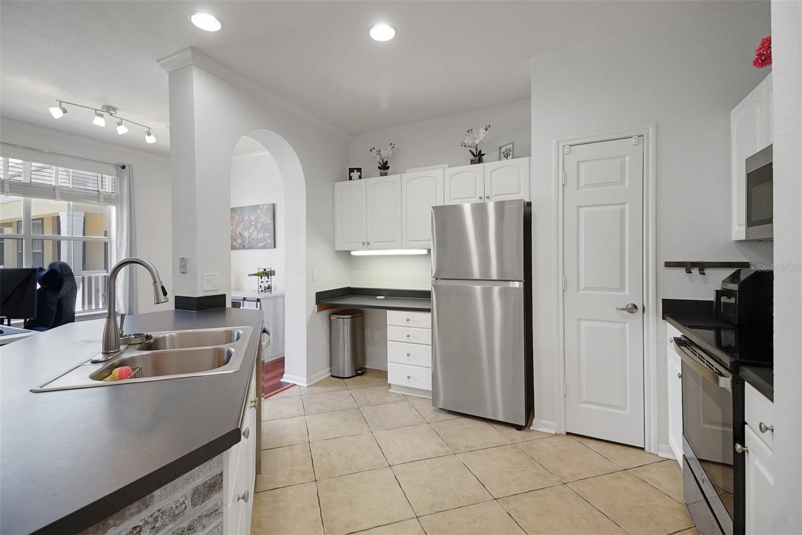 Image 10 of 34 For 860 Orange Avenue 448